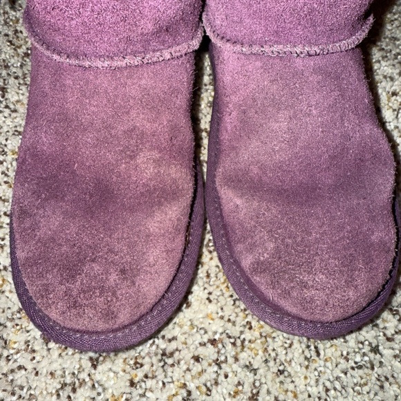 Koolaburra by Ugg purple size 1 boots
Zipper on inside and satin bow on outside. - Picture 10 of 10